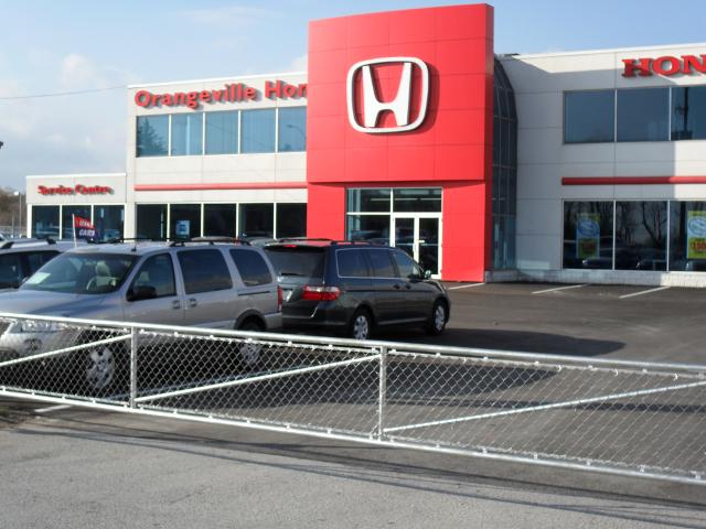 Galvanized chain link fence along the lot at the Orangeville Honda dealership
